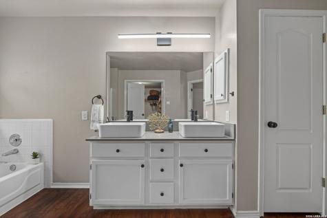 11911 Ghostbridge Helotes TX 78023