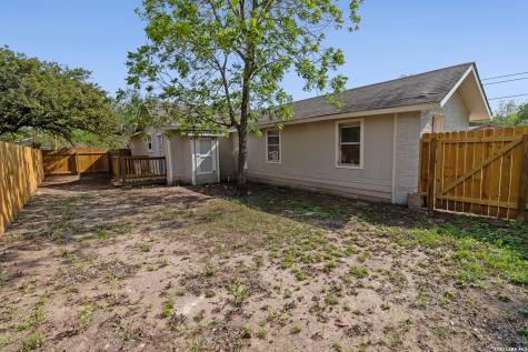 1404 N Comitas Street Beeville TX 78102