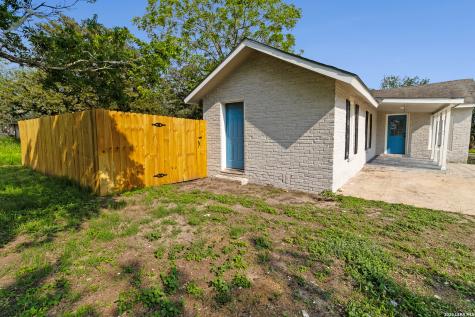 1404 N Comitas Street Beeville TX 78102