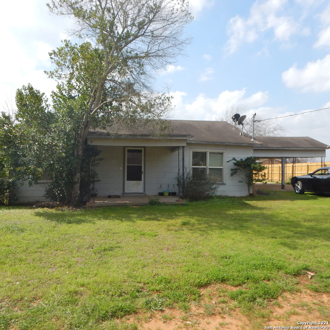 305 S 2nd Street Stockdale TX 78160