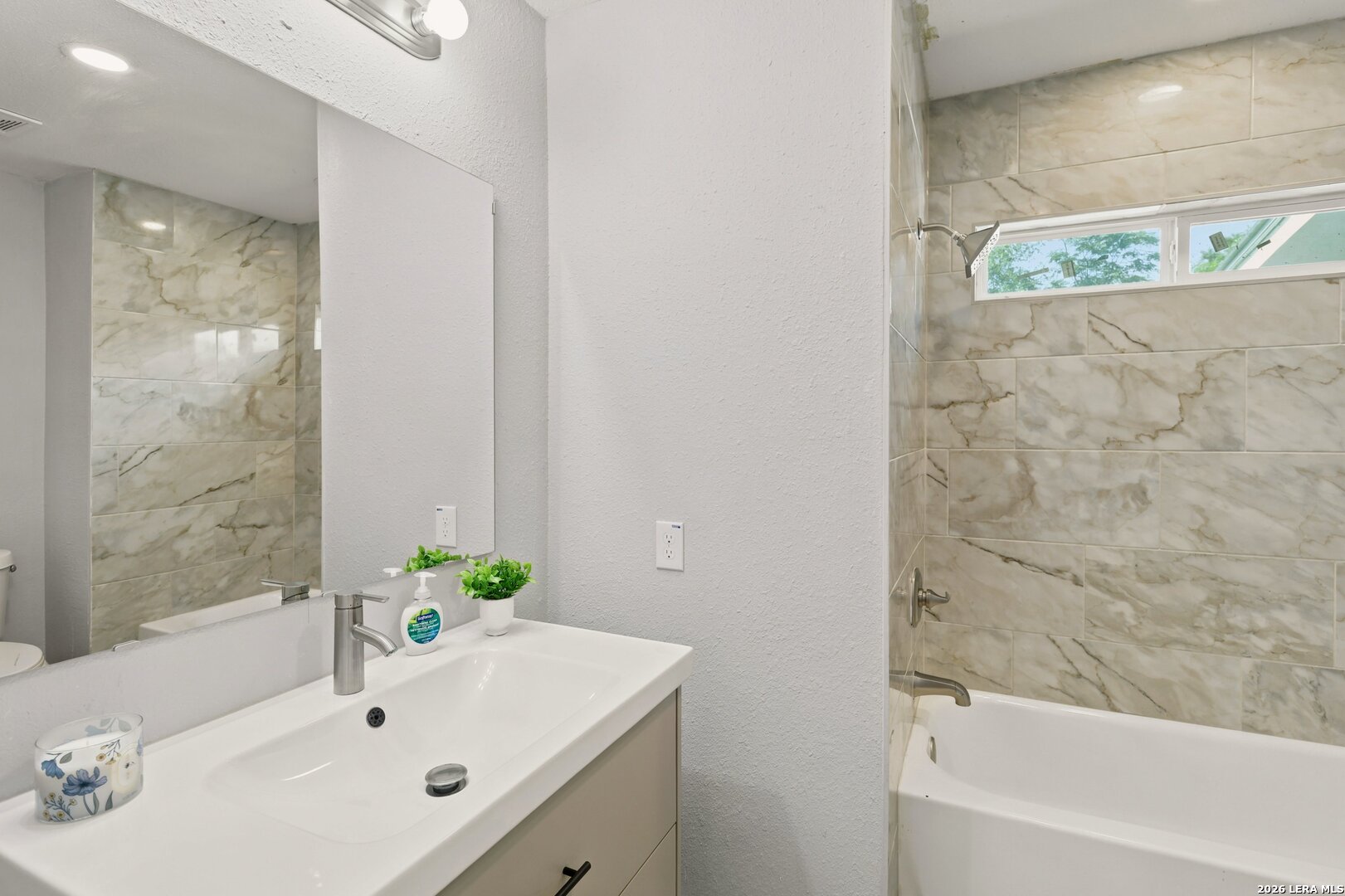1126 W Lullwood Avenue San Antonio TX 78201