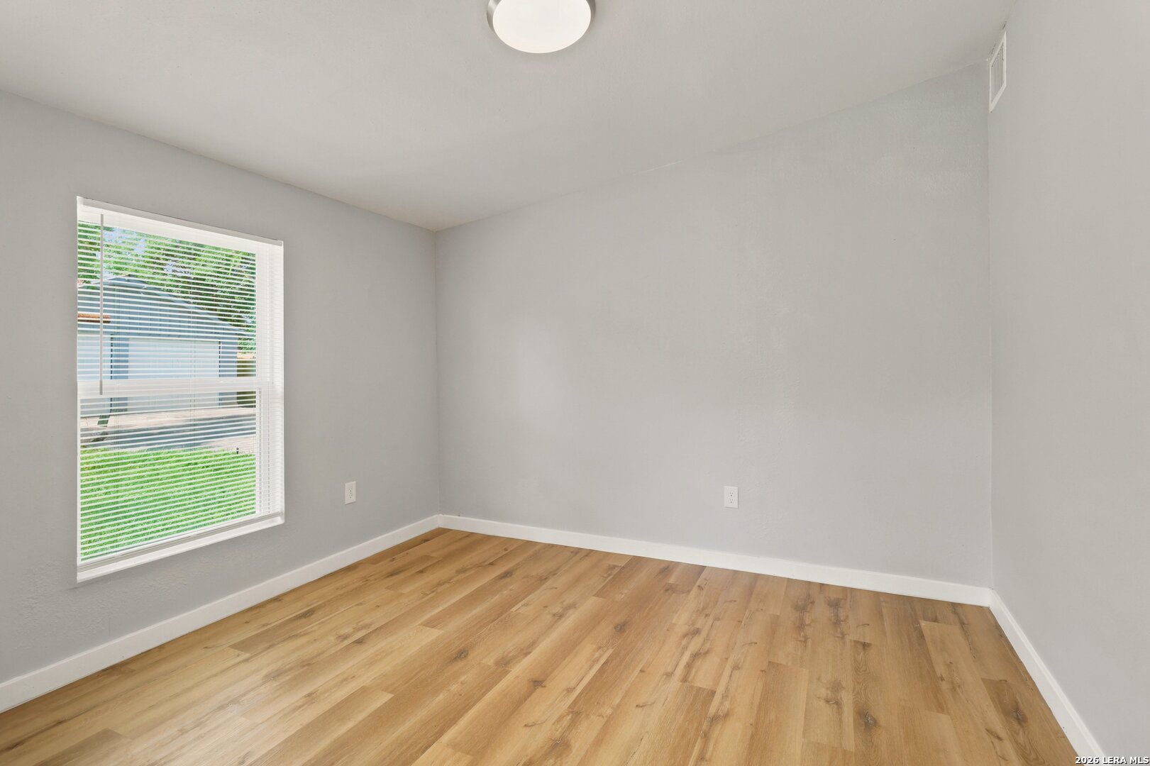 1126 W Lullwood Avenue San Antonio TX 78201