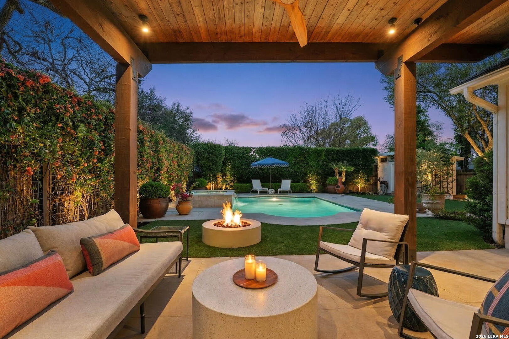 Alamo Heights TX, 122 W Edgewood