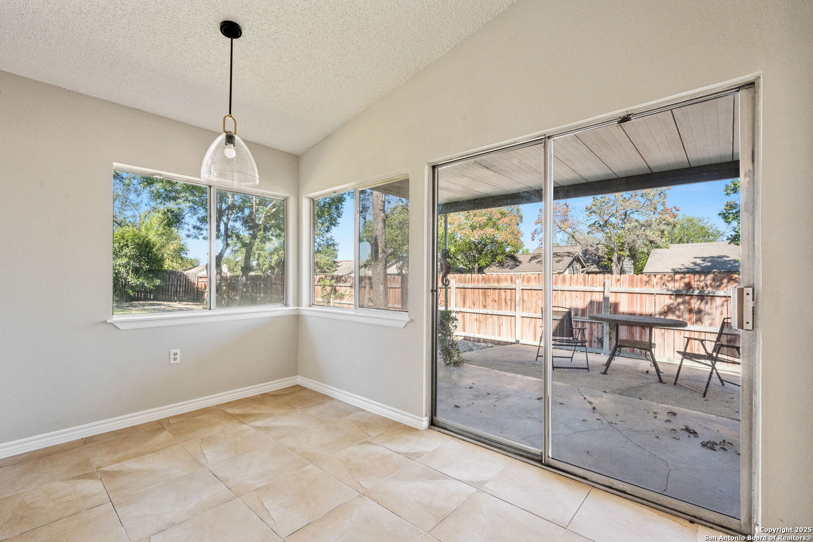 8423 Clear Meadows Converse TX 78109