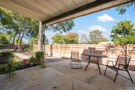 8423 Clear Meadows Converse TX 78109