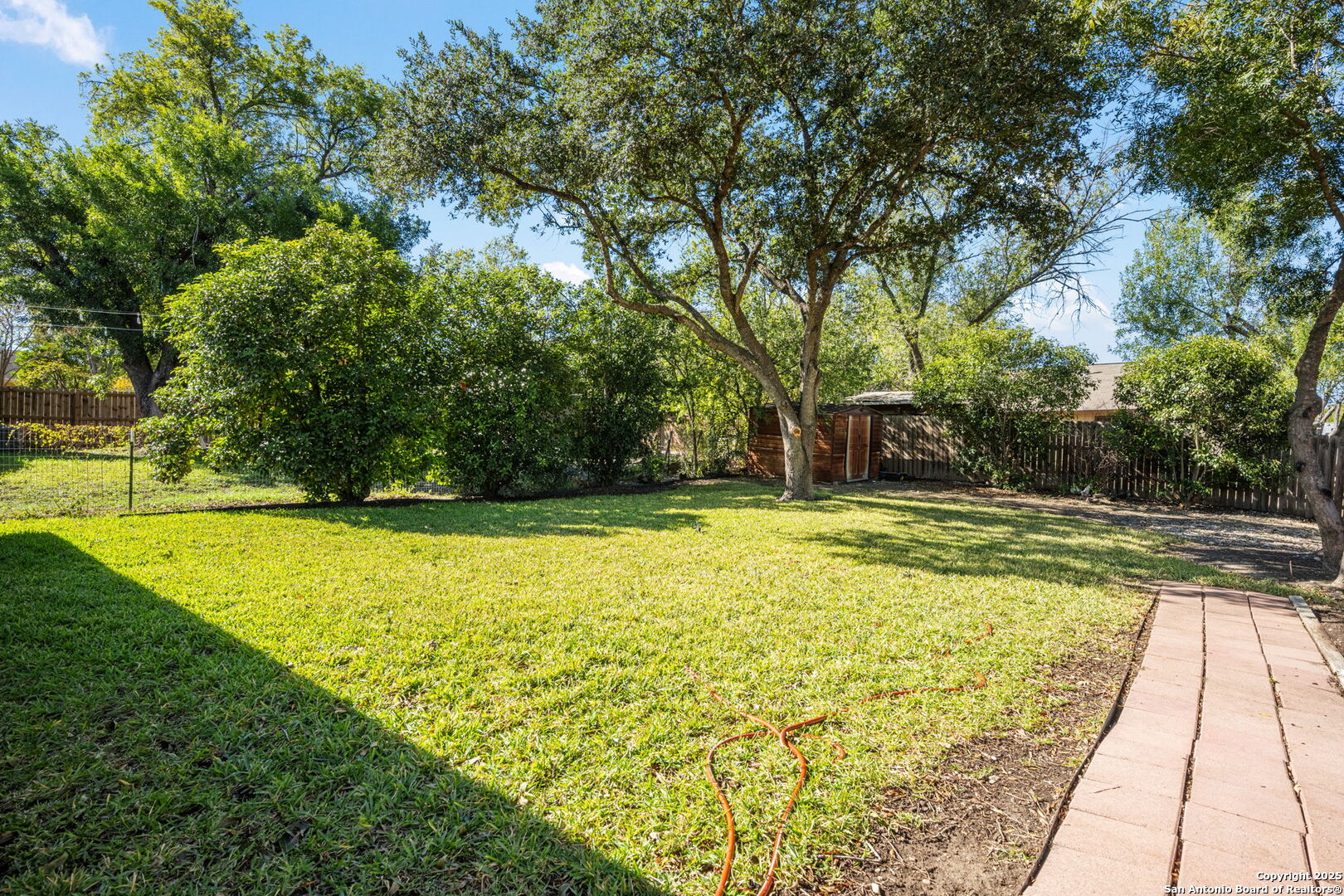 8423 Clear Meadows Converse TX 78109