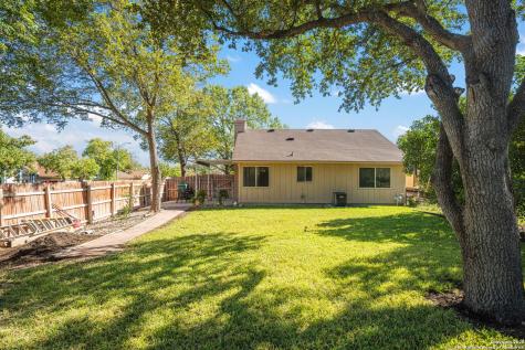 8423 Clear Meadows Converse TX 78109