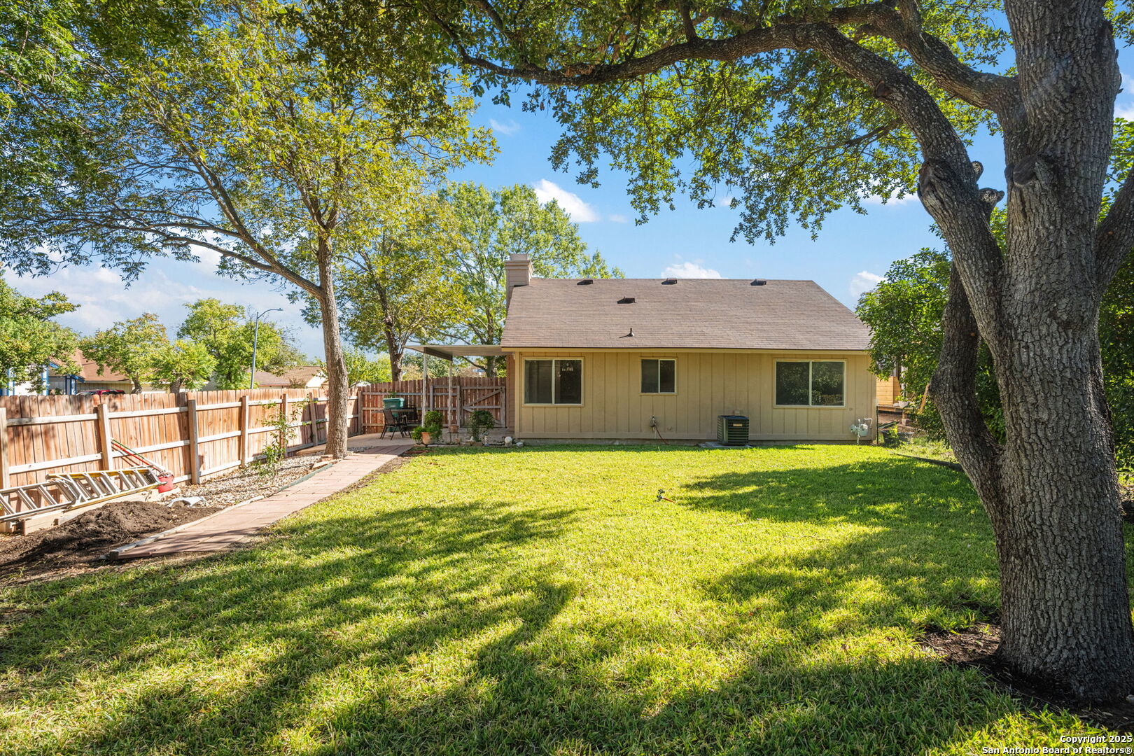 8423 Clear Meadows Converse TX 78109