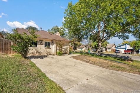 8423 Clear Meadows Converse TX 78109