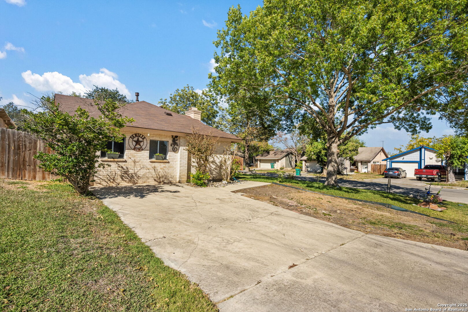 8423 Clear Meadows Converse TX 78109