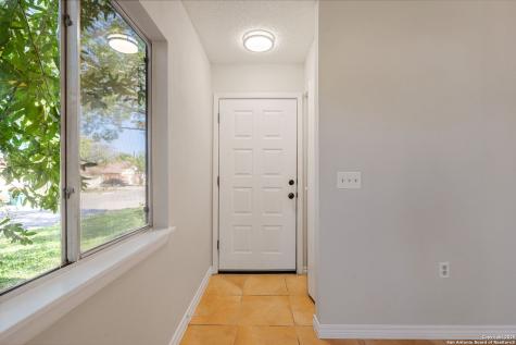 8423 Clear Meadows Converse TX 78109
