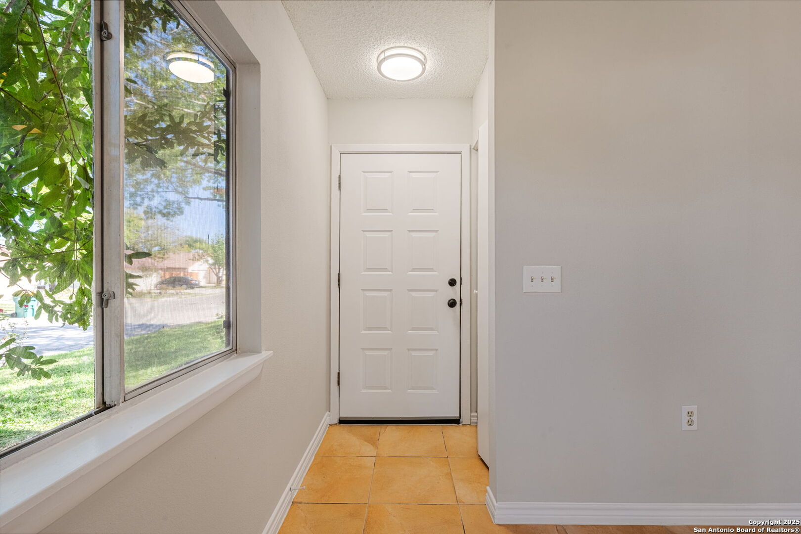 8423 Clear Meadows Converse TX 78109