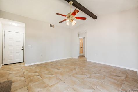 8423 Clear Meadows Converse TX 78109