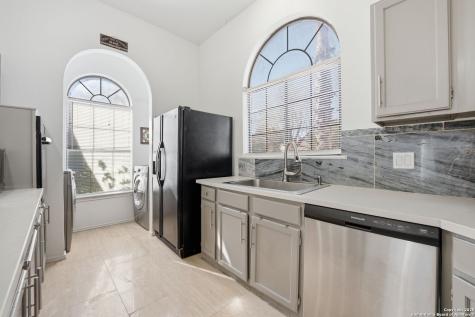 6304 Village Arbor San Antonio TX 78250