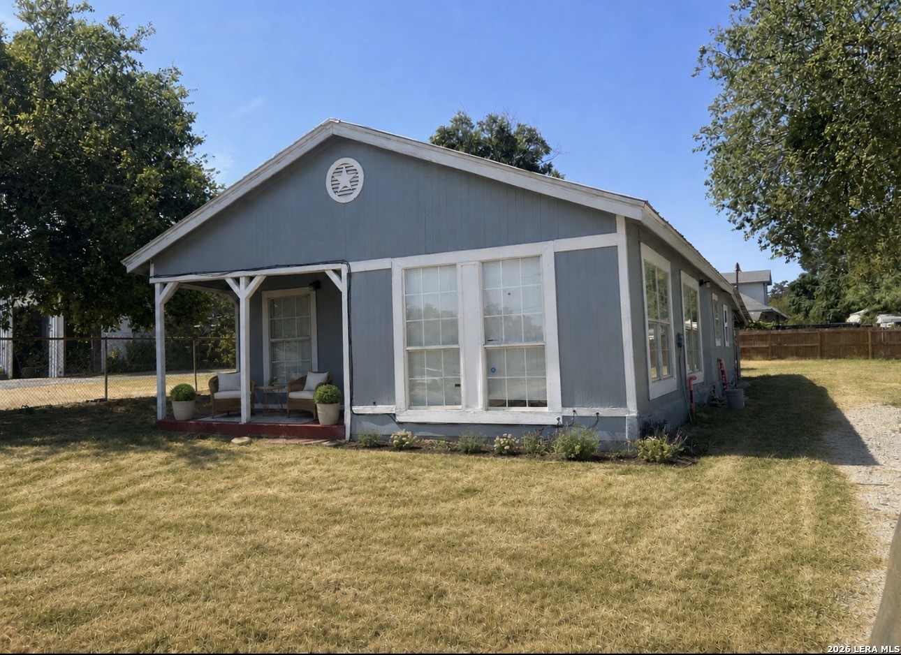 504 E Hondo Devine TX 78016