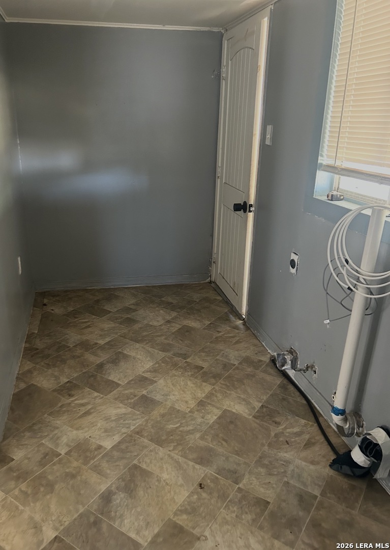 504 E Hondo Devine TX 78016