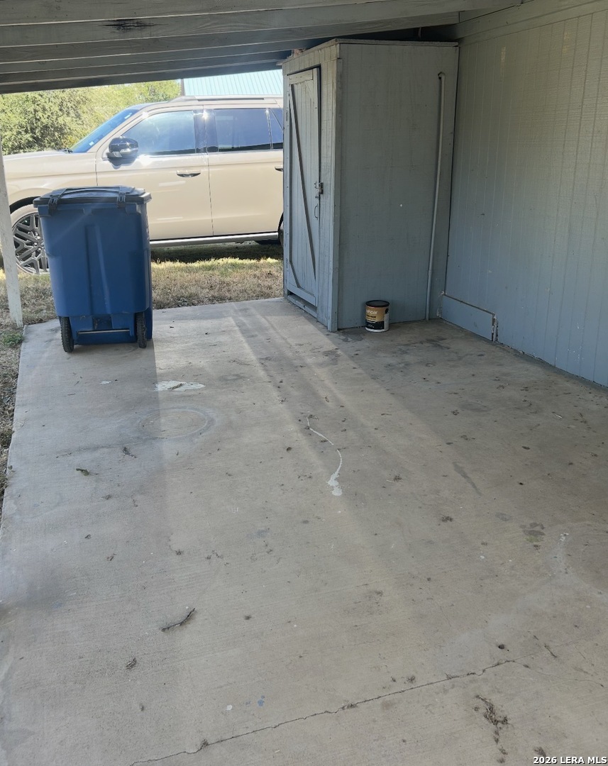 504 E Hondo Devine TX 78016