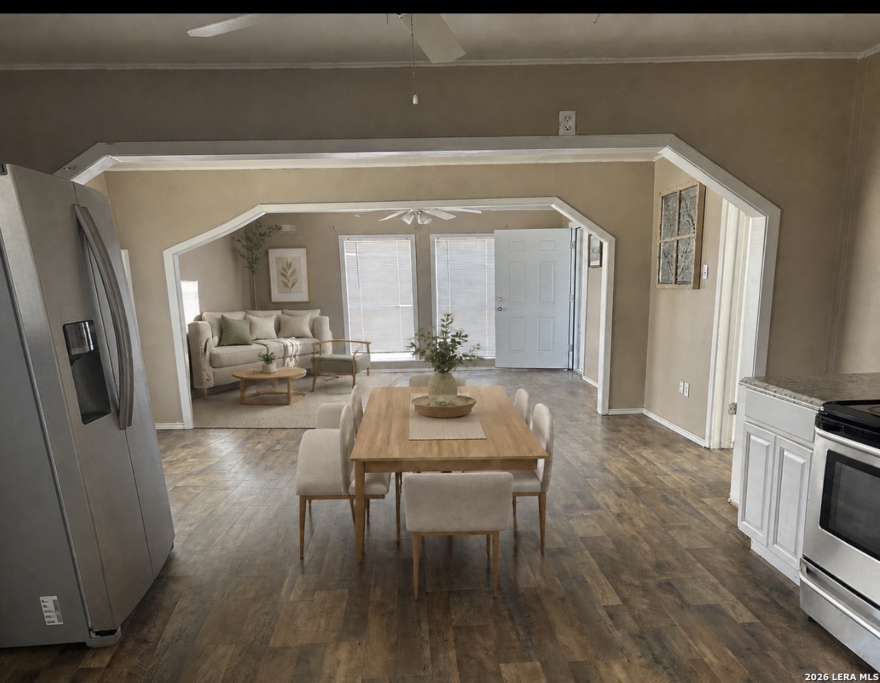 504 E Hondo Devine TX 78016