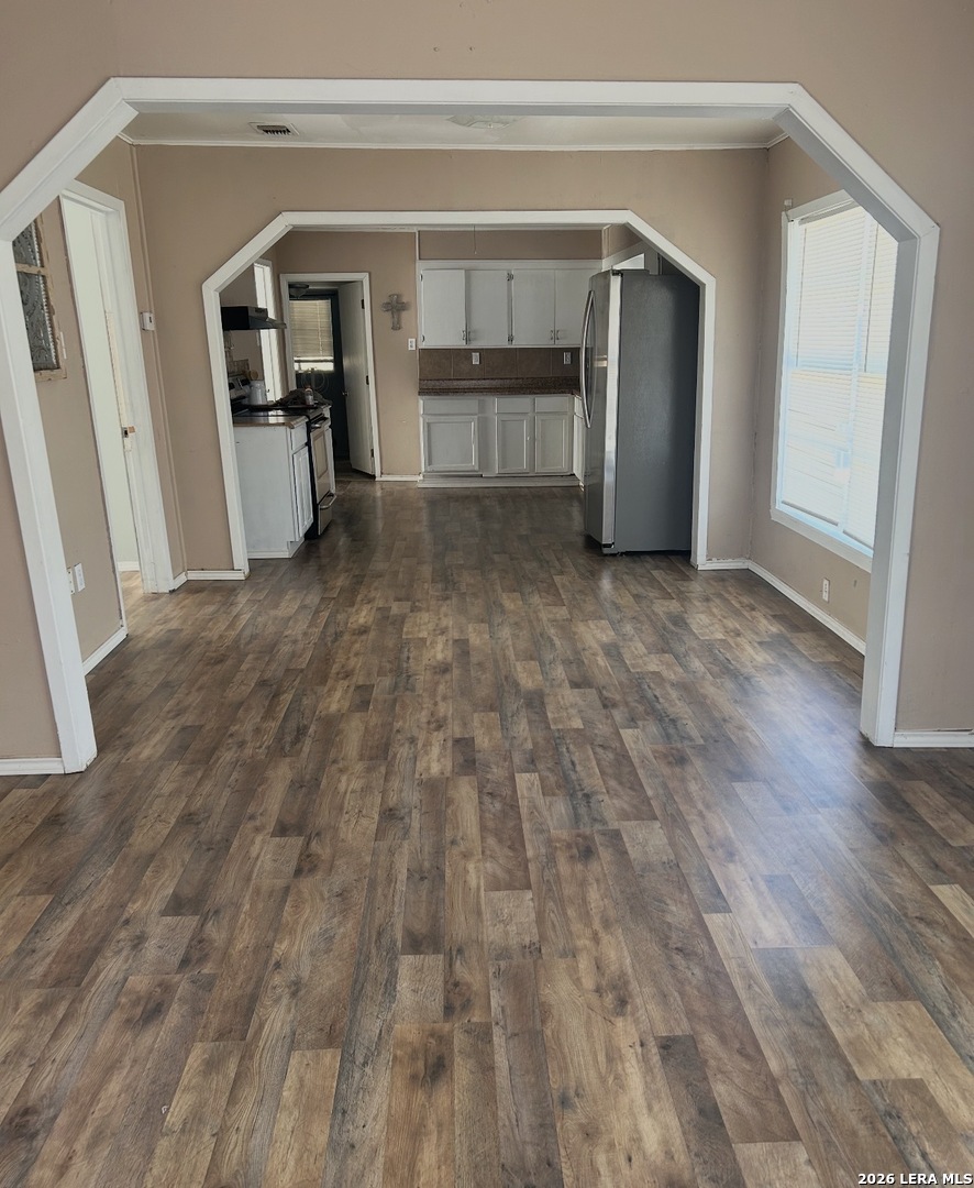 504 E Hondo Devine TX 78016