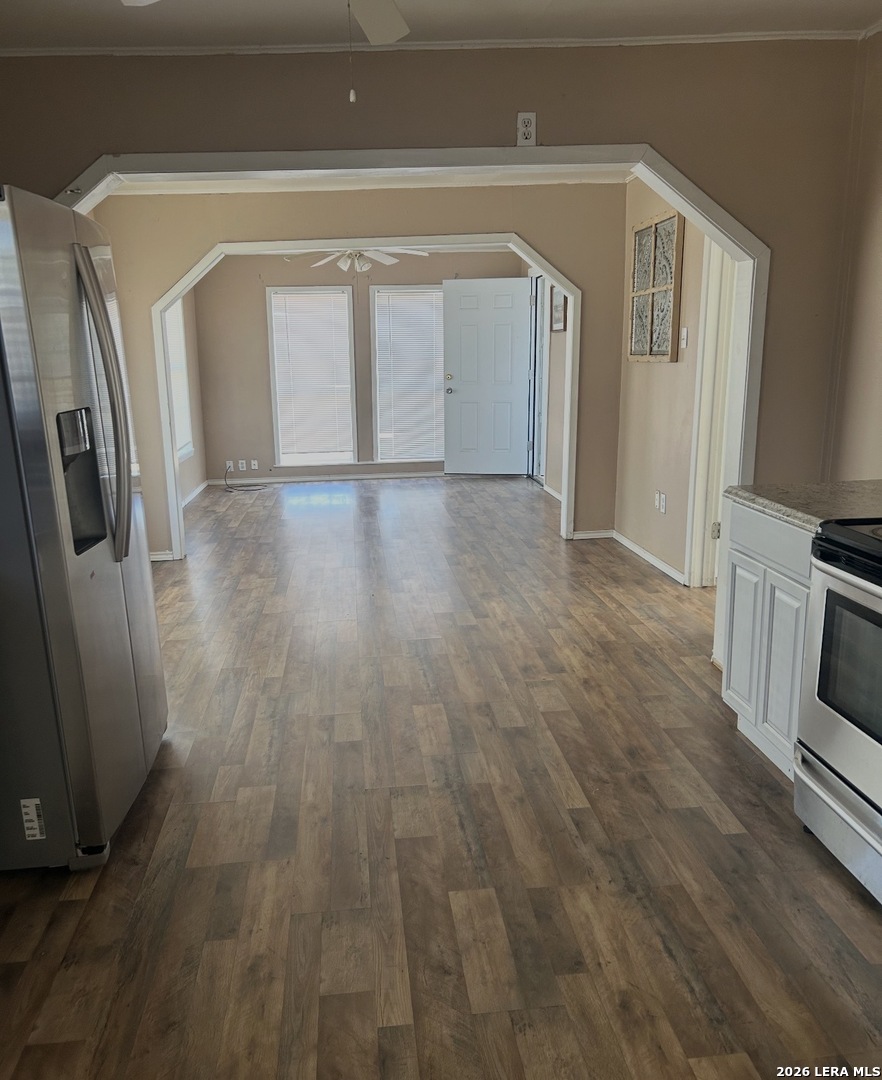 504 E Hondo Devine TX 78016