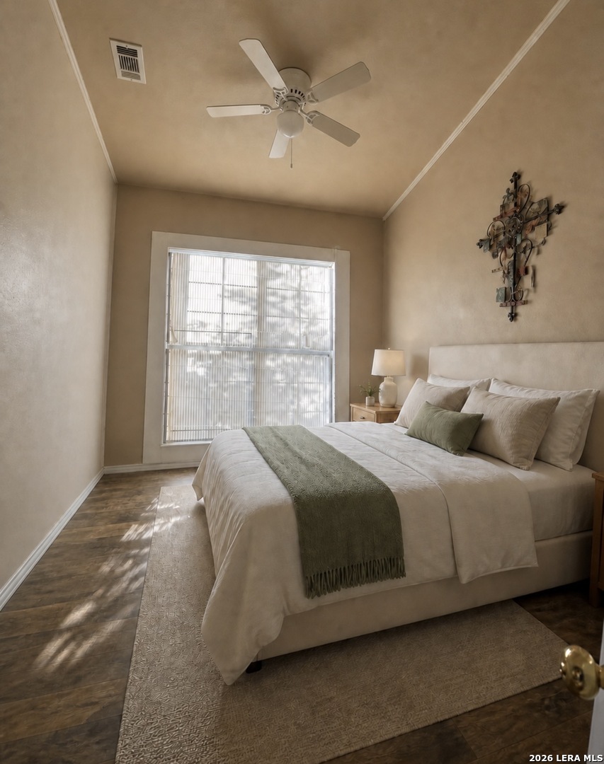 504 E Hondo Devine TX 78016