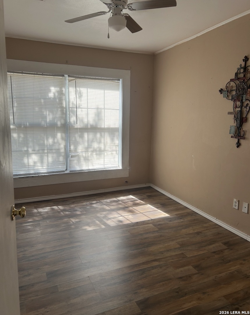 504 E Hondo Devine TX 78016