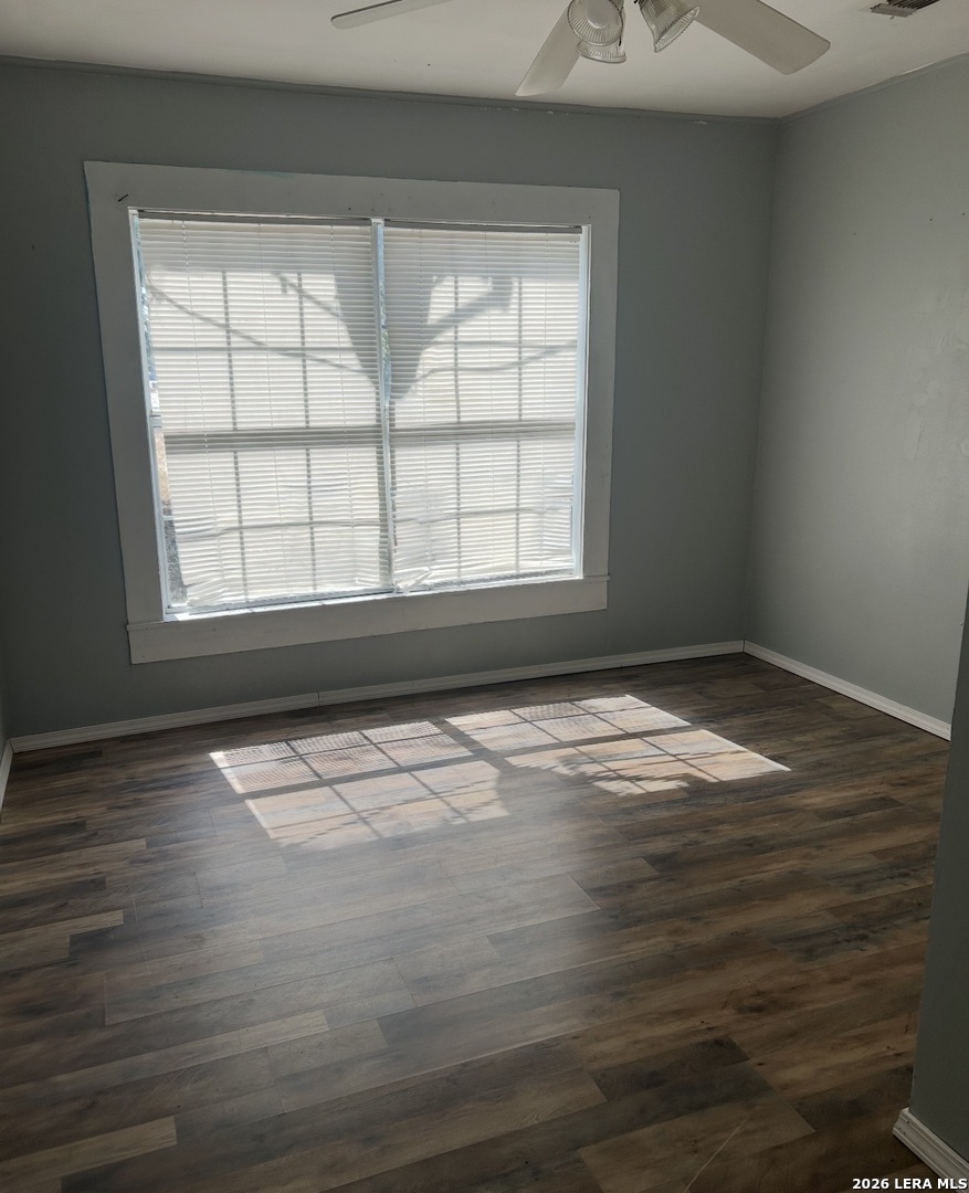 504 E Hondo Devine TX 78016
