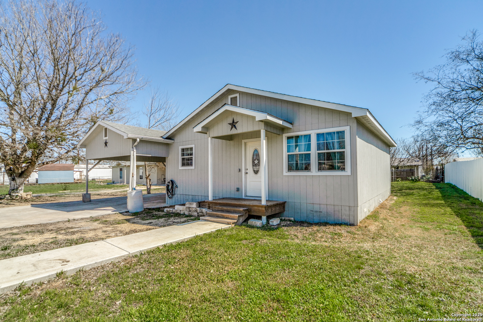 222 Broken Spur Bandera TX 78003
