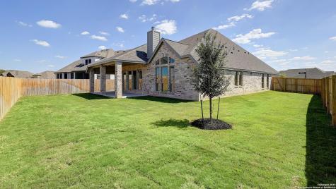 354 Lacey Oak Castroville TX 78009