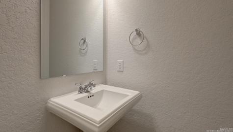 354 Lacey Oak Castroville TX 78009