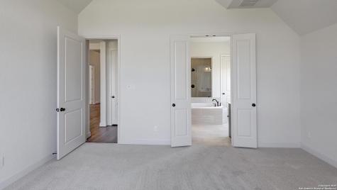 354 Lacey Oak Castroville TX 78009