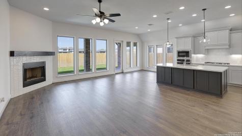 354 Lacey Oak Castroville TX 78009