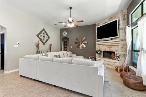 309 Hickory Trail La Vernia TX 78121