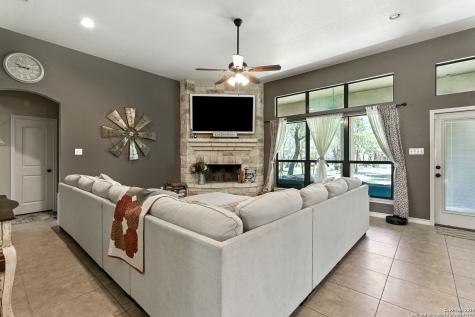 309 Hickory Trail La Vernia TX 78121