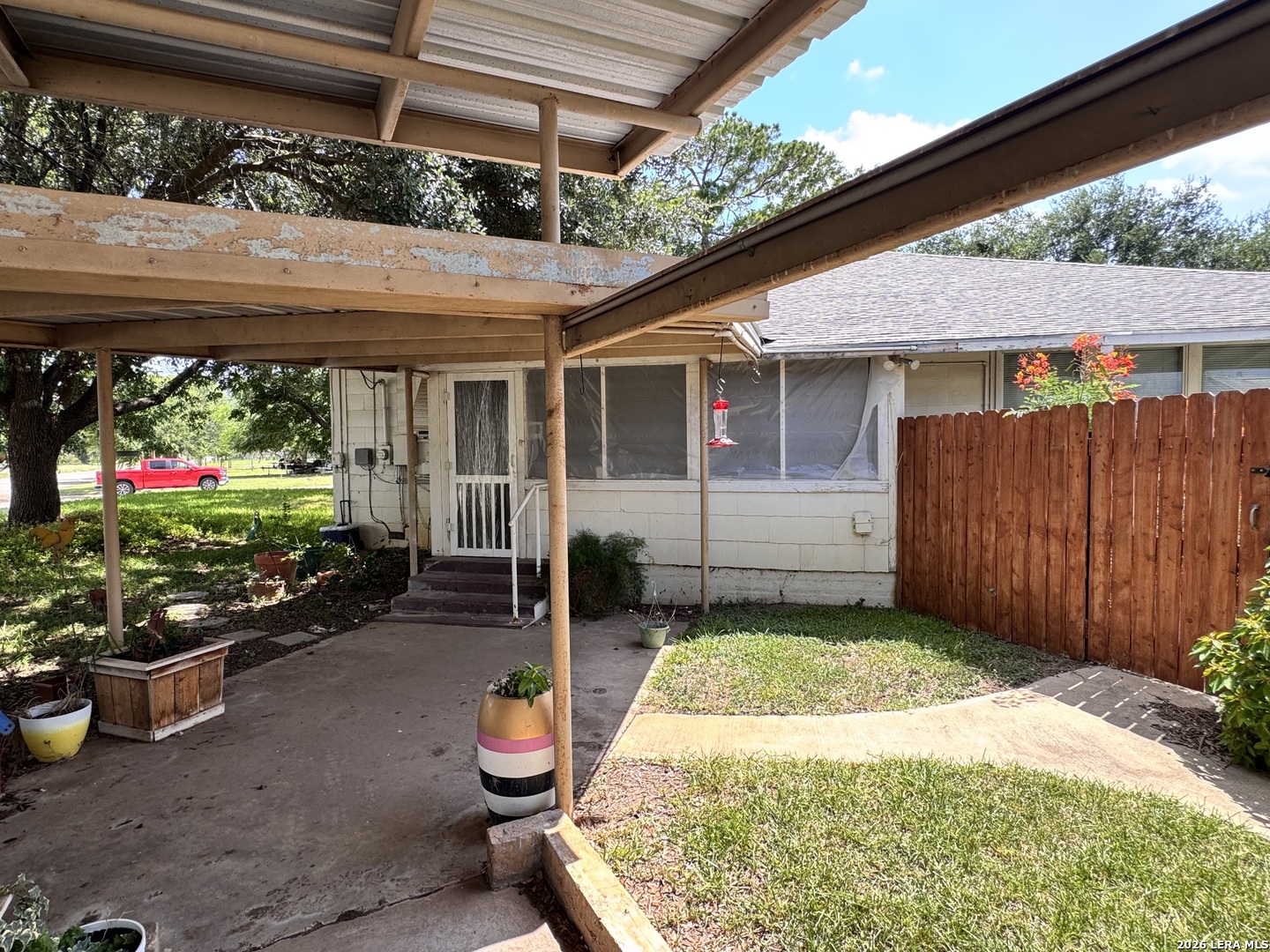 604 E Rio Grande Pearsall TX 78061