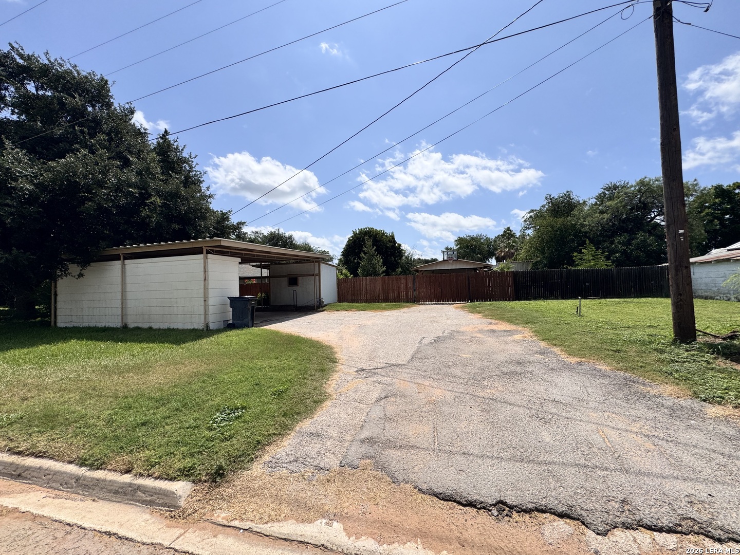 604 E Rio Grande Pearsall TX 78061