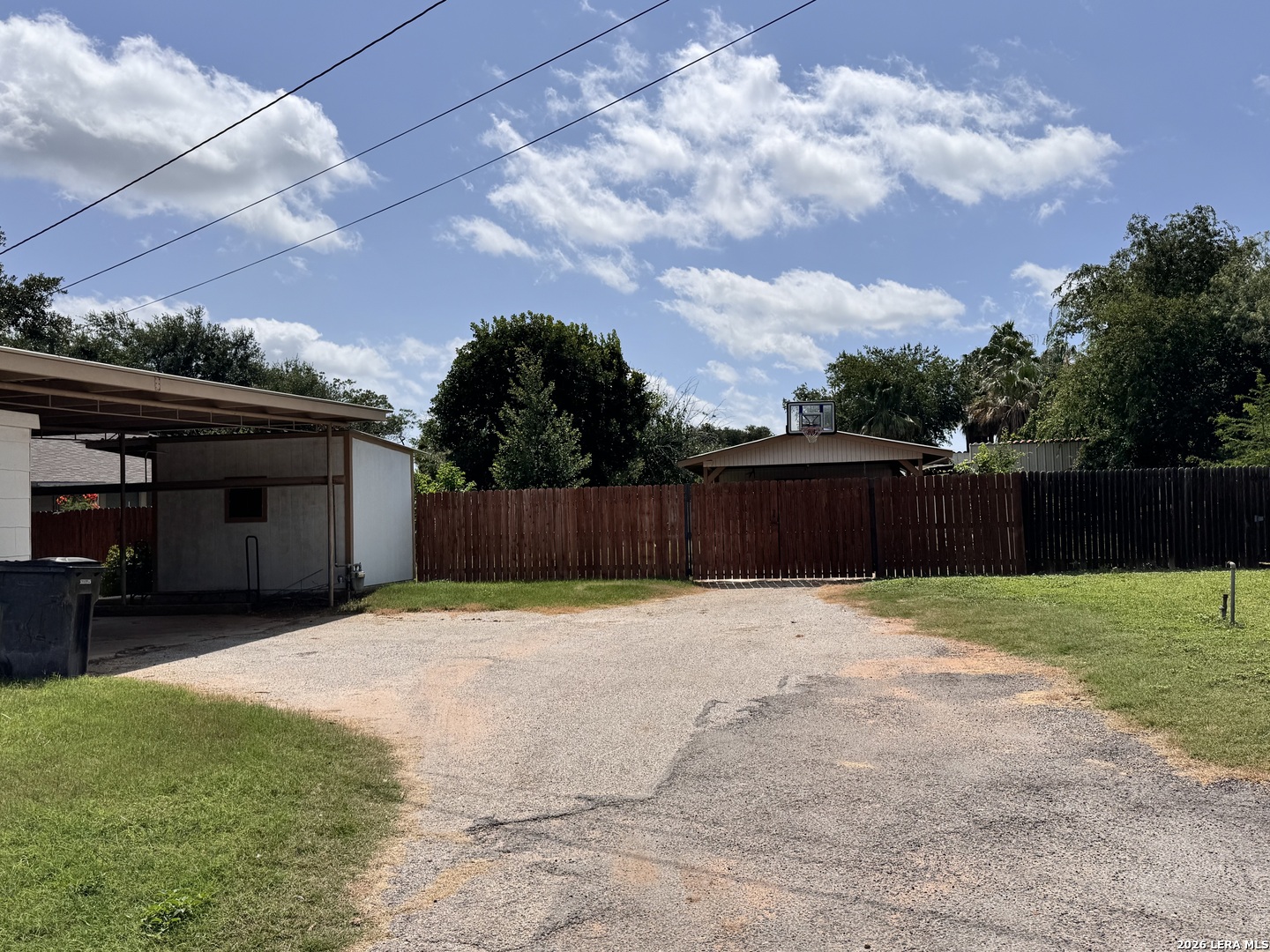 604 E Rio Grande Pearsall TX 78061