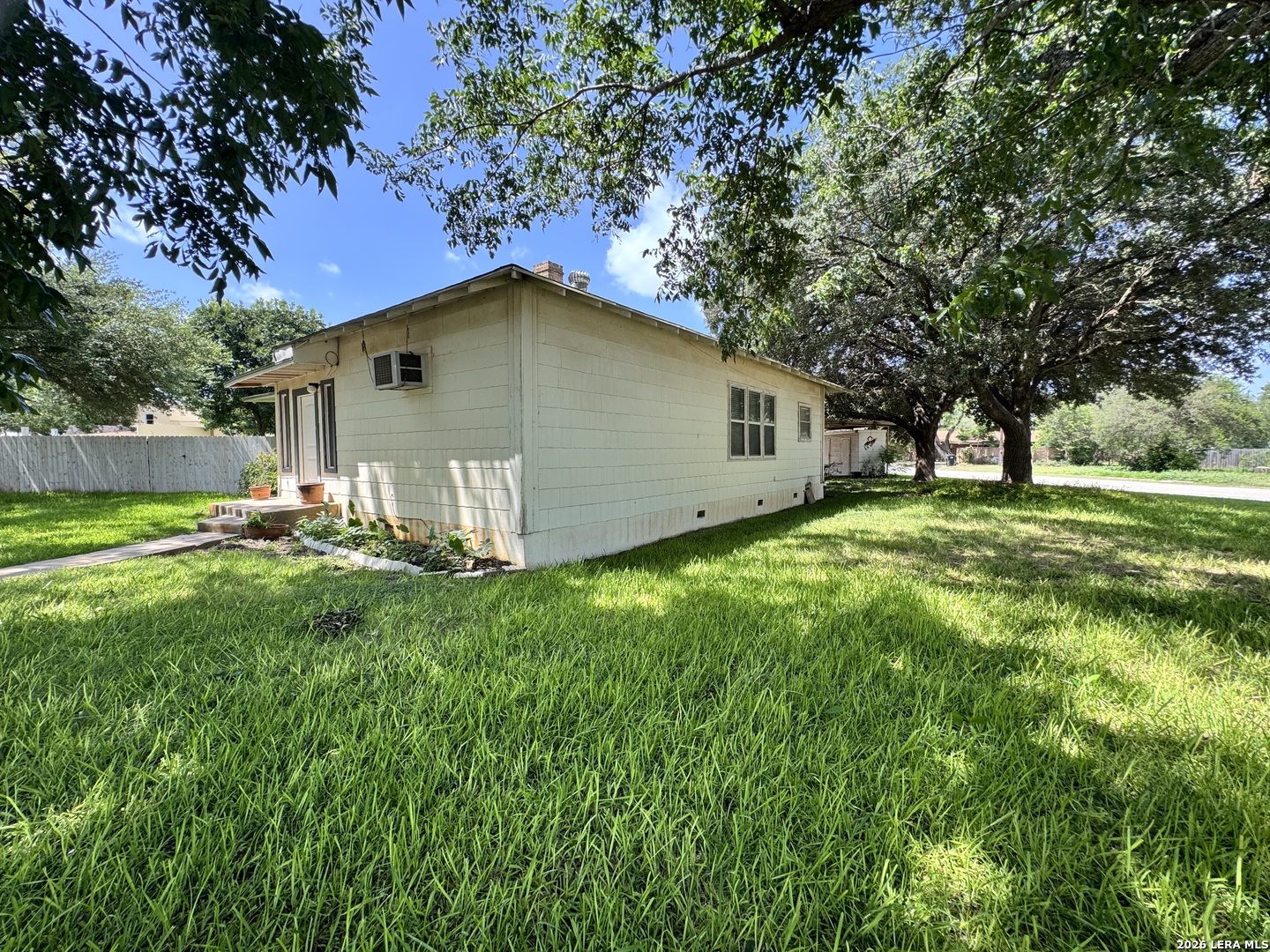 604 E Rio Grande Pearsall TX 78061