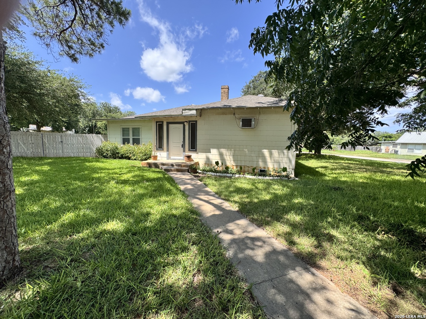 604 E Rio Grande Pearsall TX 78061