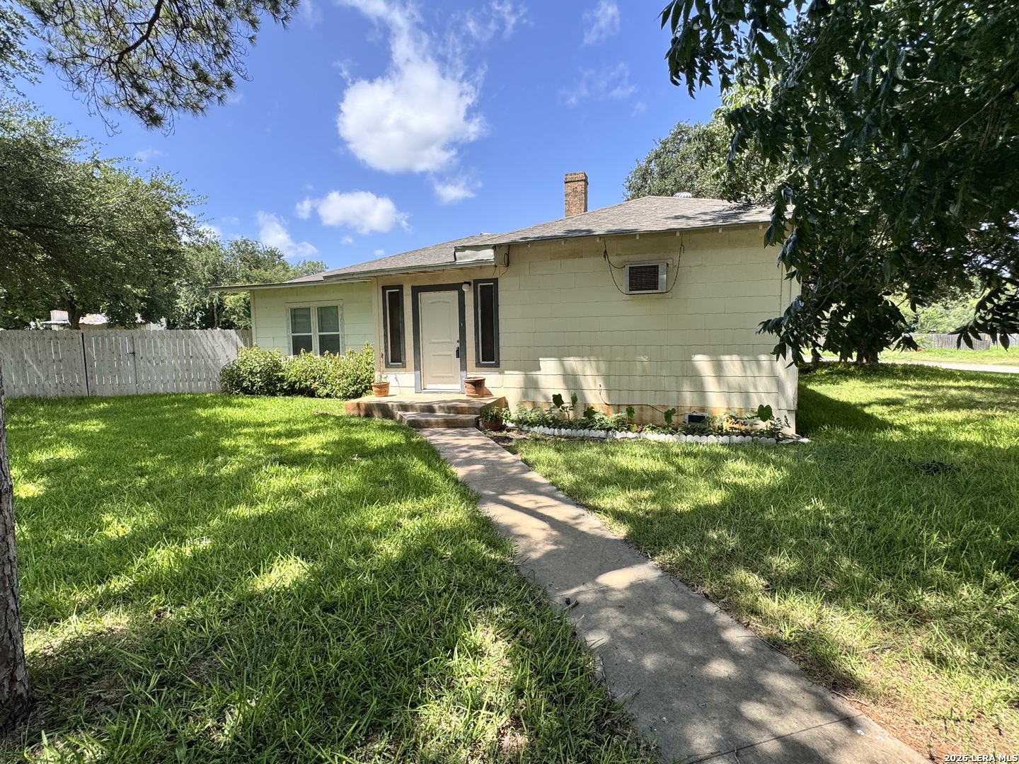 604 E Rio Grande Pearsall TX 78061