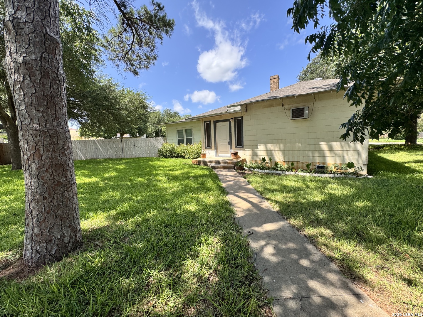 604 E Rio Grande Pearsall TX 78061