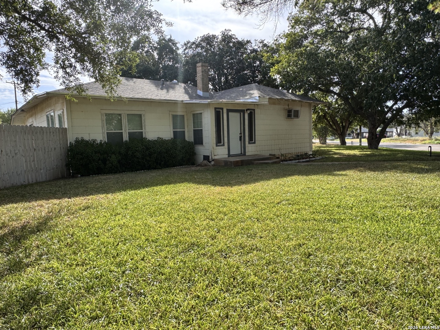 604 E Rio Grande Pearsall TX 78061