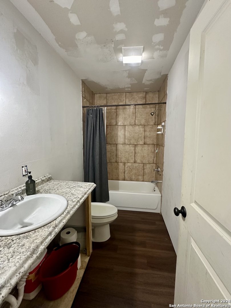 1366 County Road 467 Stockdale TX 78160