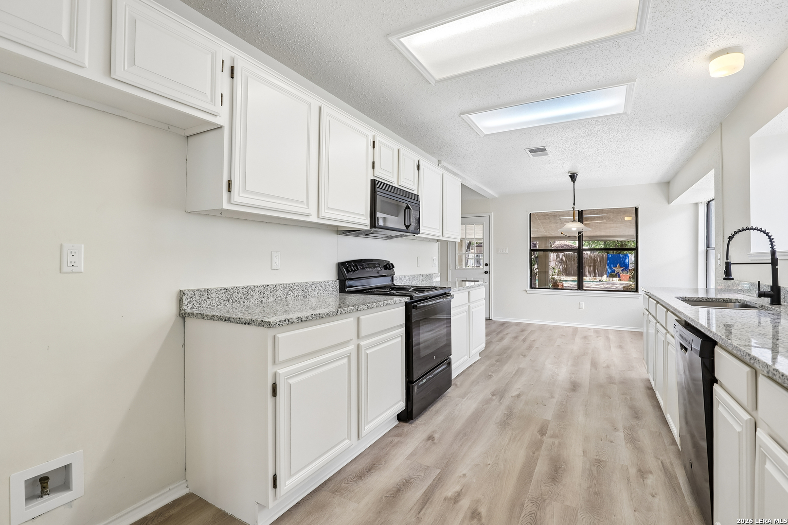 11202 Forest Shower Live Oak TX 78233