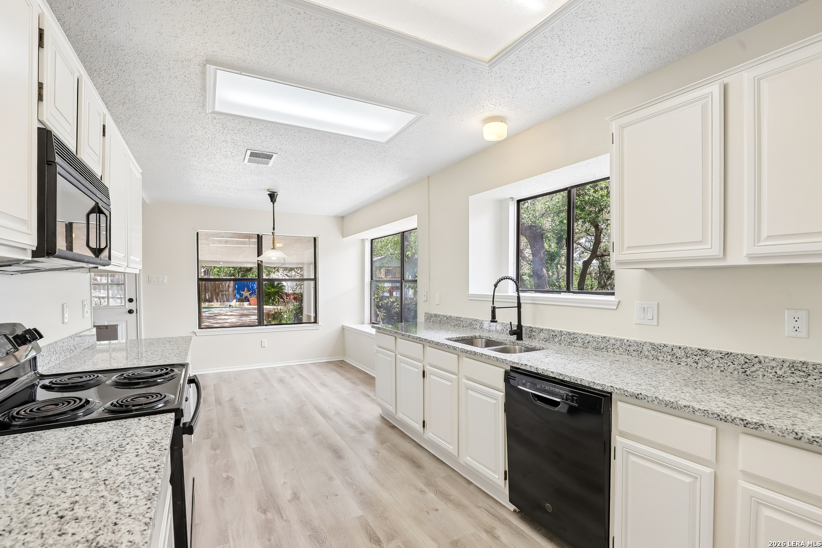11202 Forest Shower Live Oak TX 78233