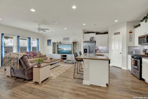 1316 Parkwood Seguin TX 78155