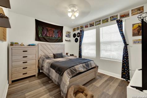 1316 Parkwood Seguin TX 78155
