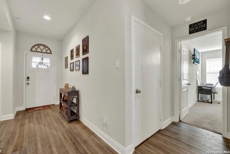 1316 Parkwood Seguin TX 78155