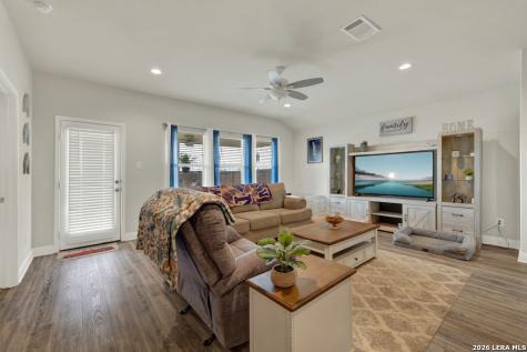 1316 Parkwood Seguin TX 78155