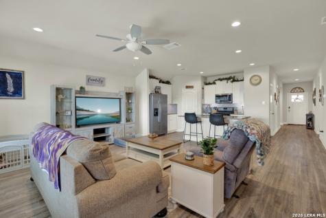 1316 Parkwood Seguin TX 78155